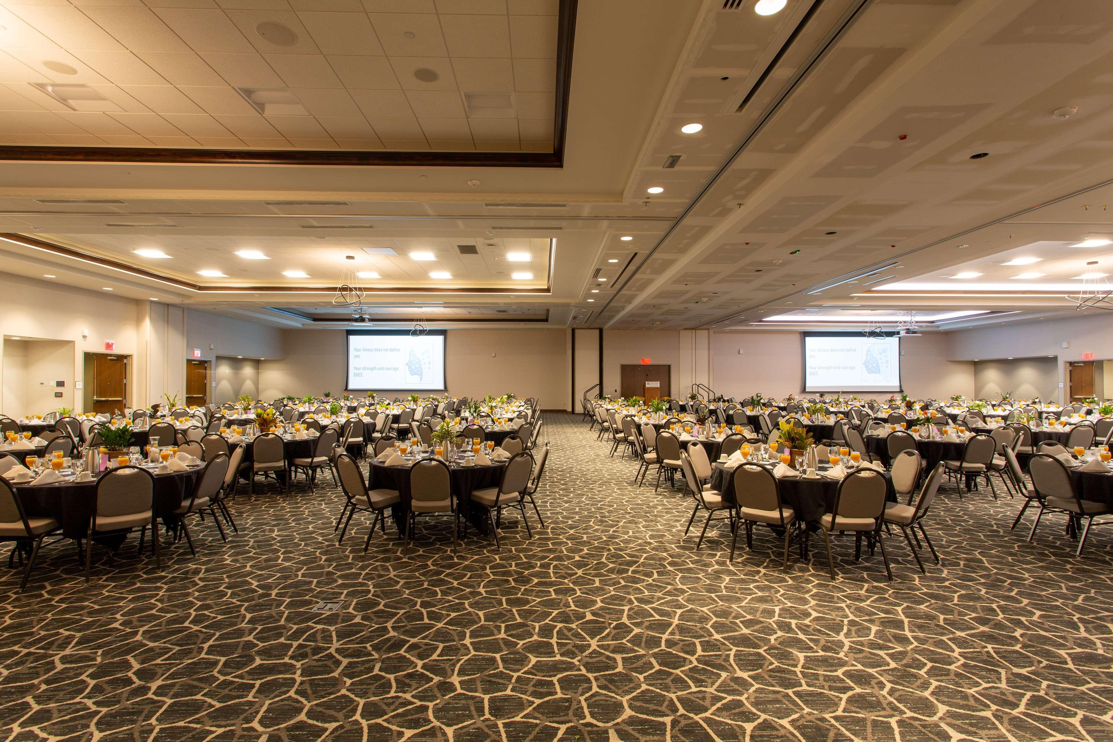 Hilton Garden Inn Cedar Falls Conference Center Exterior photo