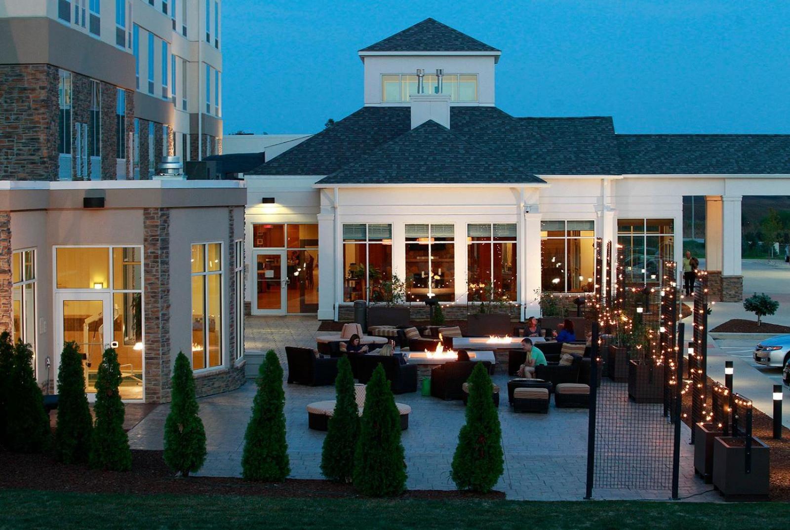 Hilton Garden Inn Cedar Falls Conference Center Exterior photo